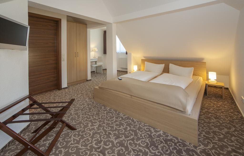 Pension Lok-Inn Walluf Екстер'єр фото